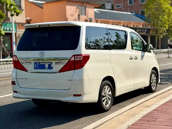 Toyota Alphard 2012