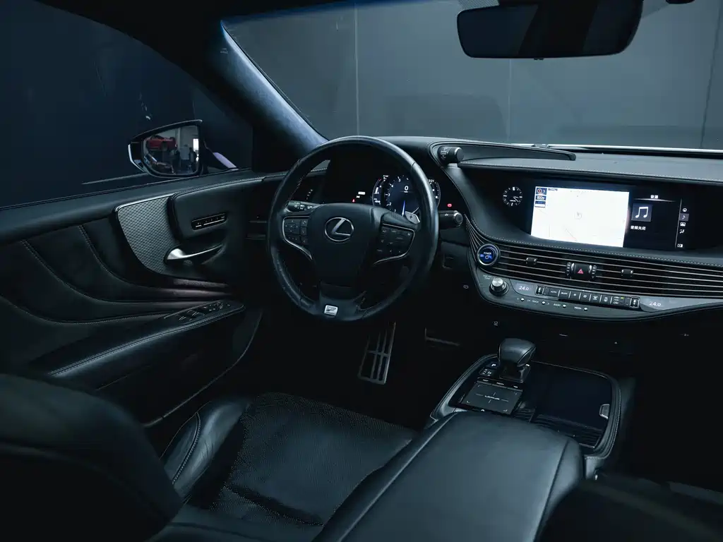 Lexus LS 2018 — фото 10