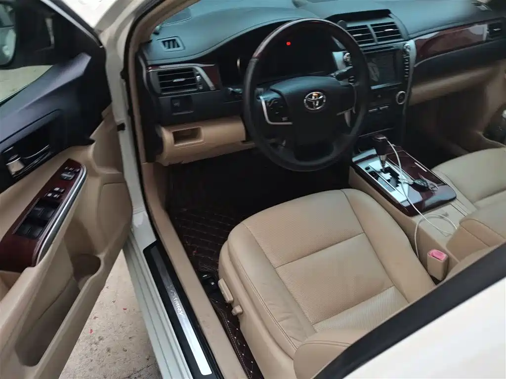 Toyota Camry 2015 — фото 12
