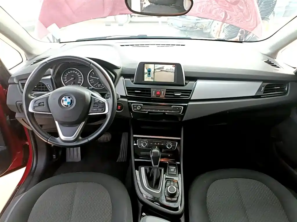 BMW 2 Series Active Tourer 2017 — фото 10