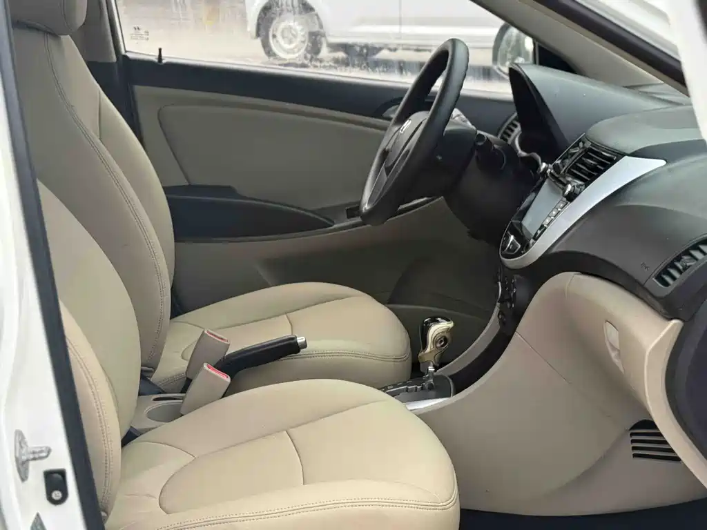 Hyundai Verna 2014 — фото 15