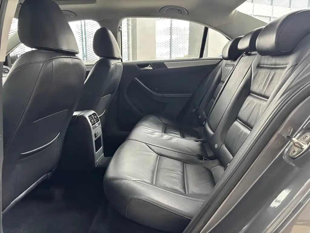 Volkswagen Sagitar 2013