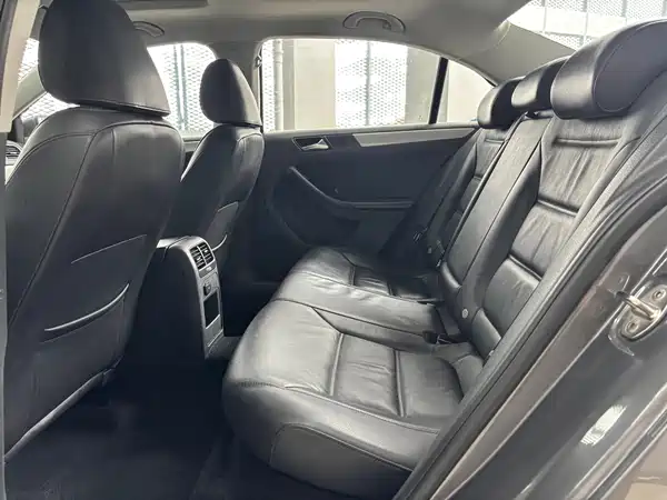Volkswagen Sagitar 2013
