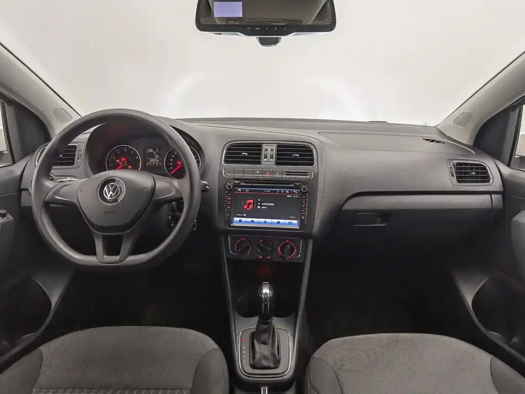 Volkswagen Polo 2015