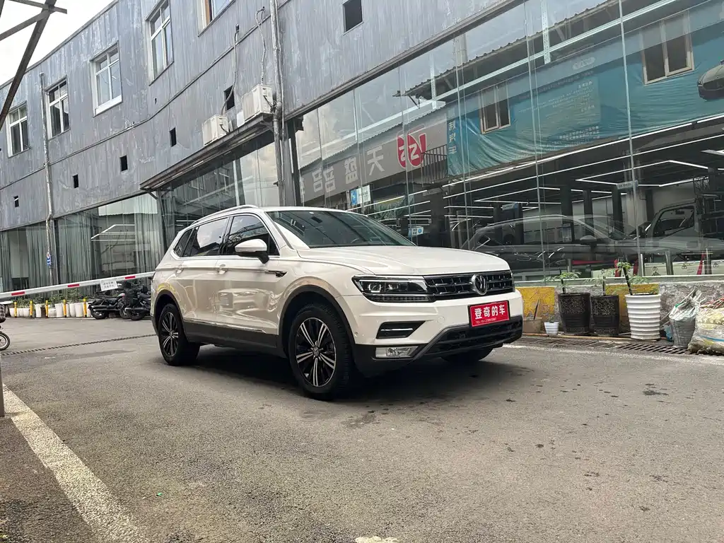 Volkswagen Tiguan L 2017 — фото 5