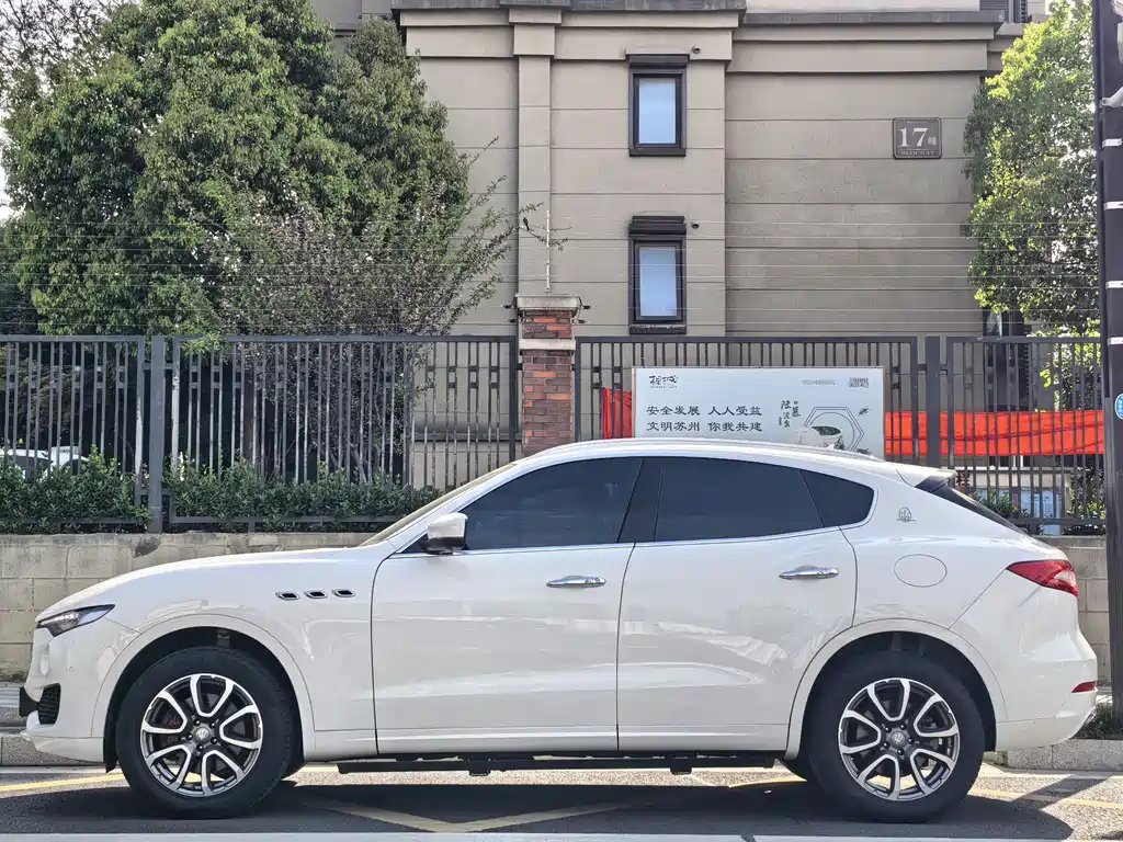 Maserati Levante 2017 — фото 4