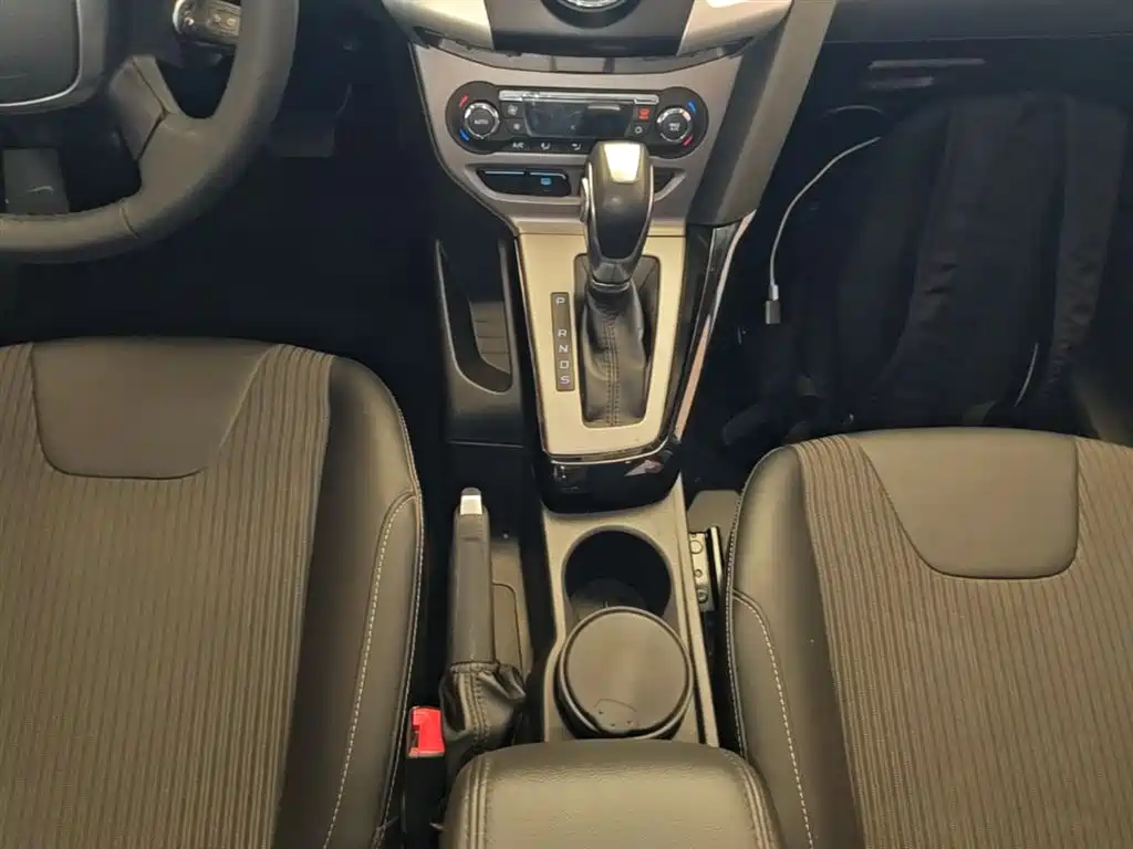 Ford Focus 2015 — фото 14