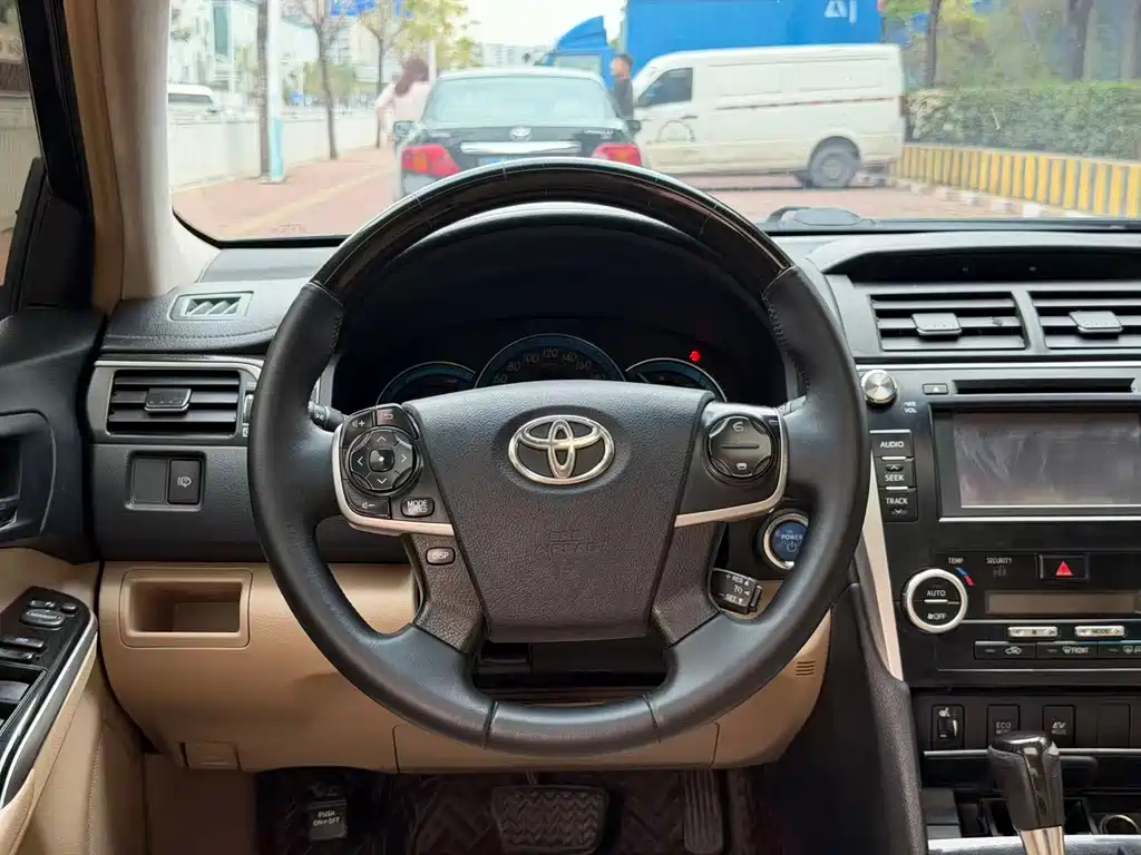 Toyota Camry 2014 — фото 14