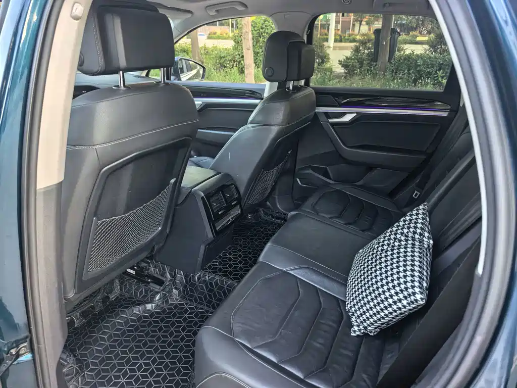 Volkswagen Touareg 2019 — фото 12