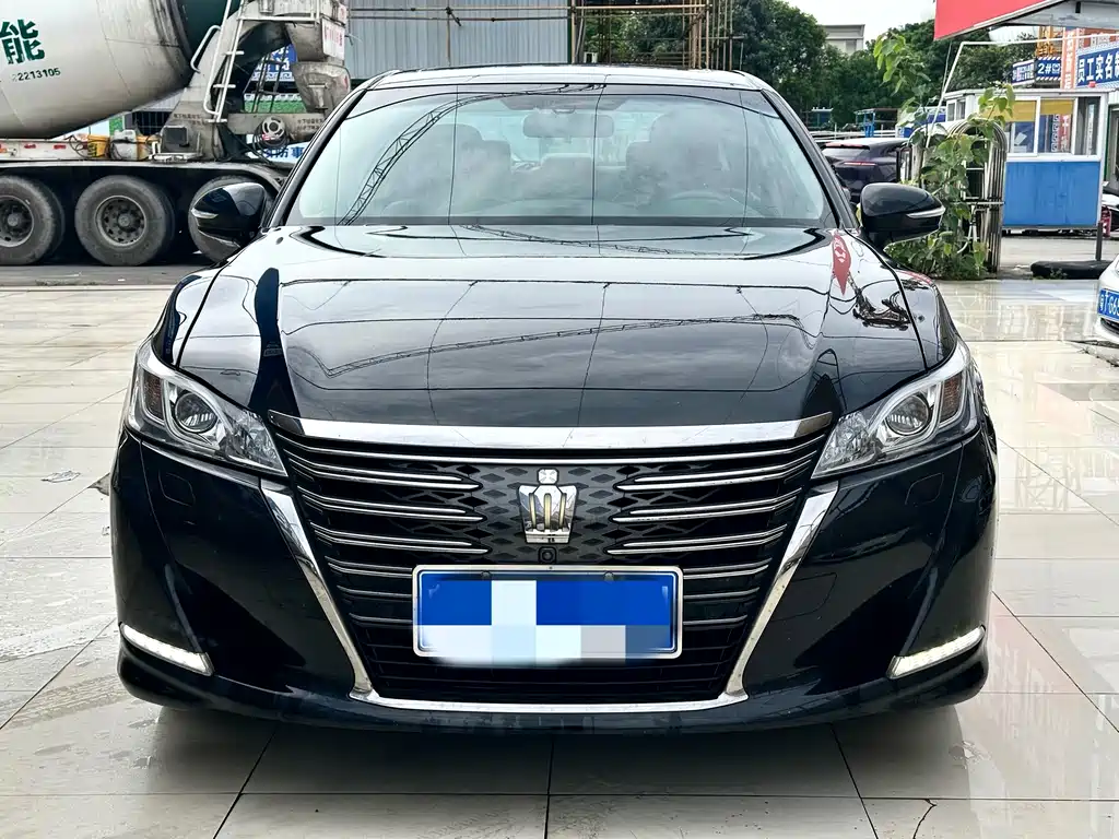 Toyota Crown 2018 — фото 2
