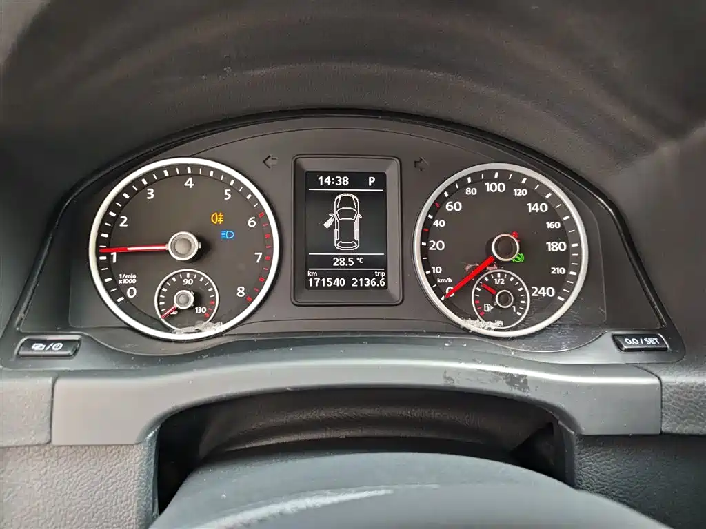 Volkswagen Tiguan 2015 — фото 12
