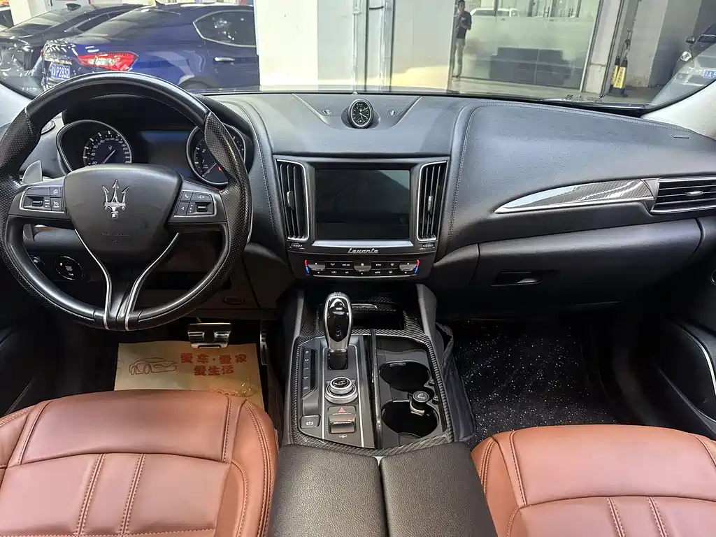 Maserati Levante 2018 — фото 11