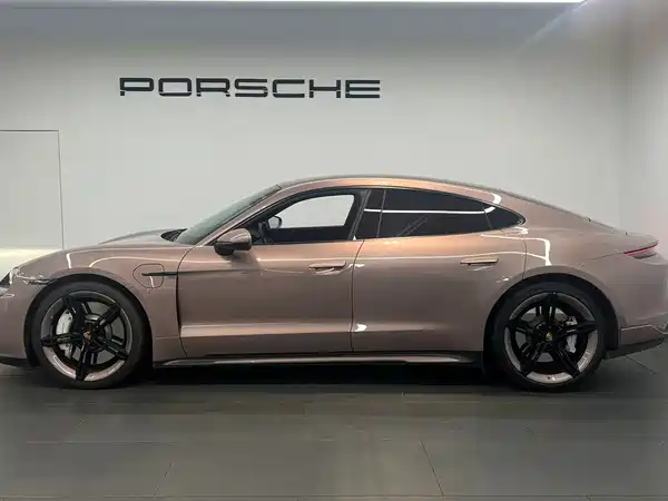 Porsche Taycan 2022