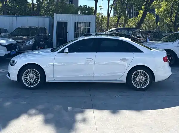 Audi A4L 2016