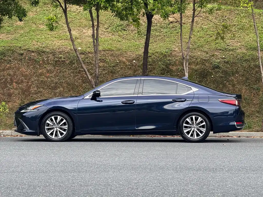 Lexus ES 2018 — фото 5