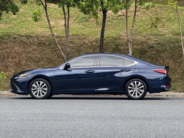 Lexus ES 2018