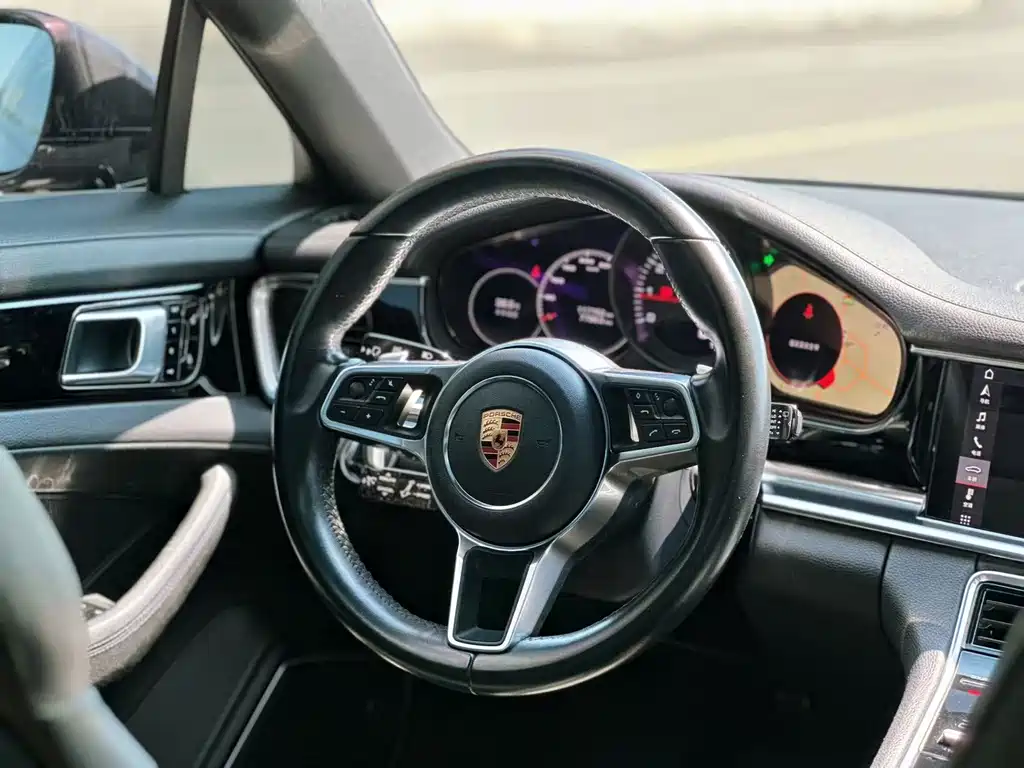 Porsche Panamera 2018 — фото 10
