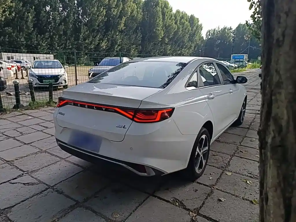 Geely Emgrand L 2022