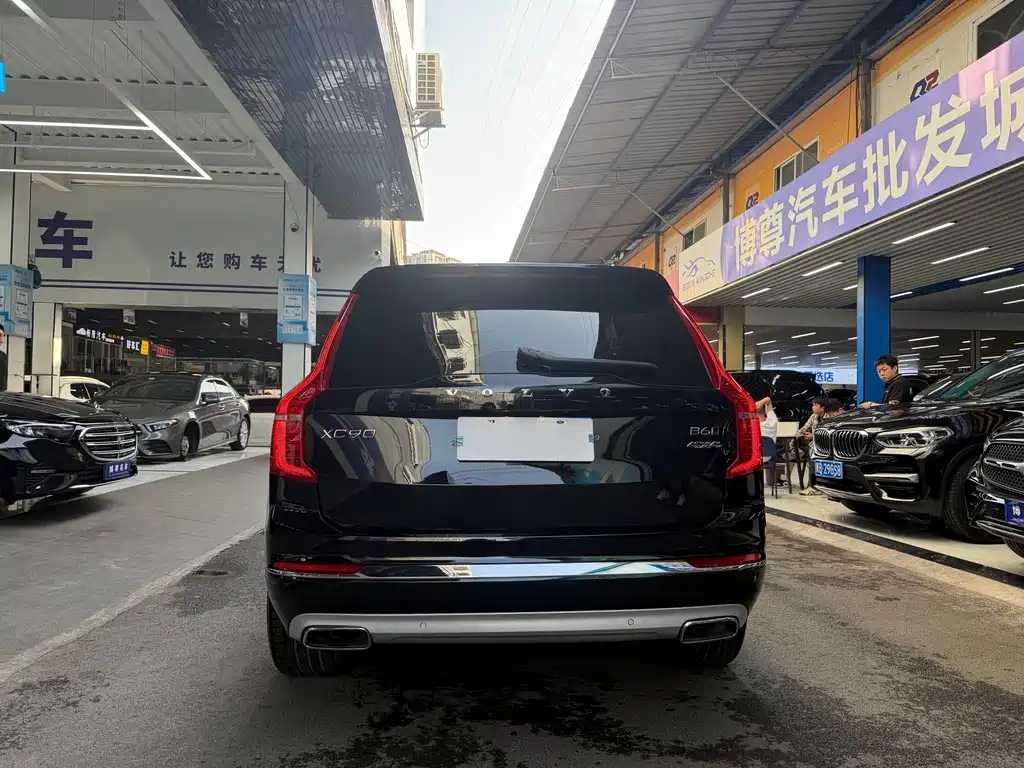 Volvo XC90 2022 — фото 23