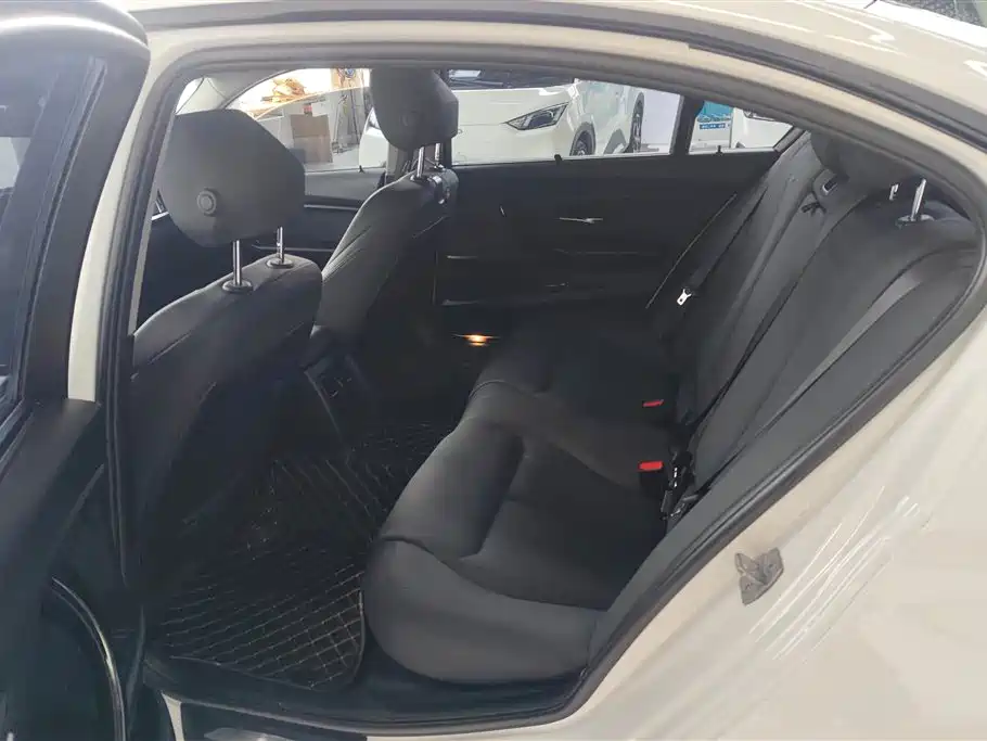 BMW 3 Series 2019 — фото 11