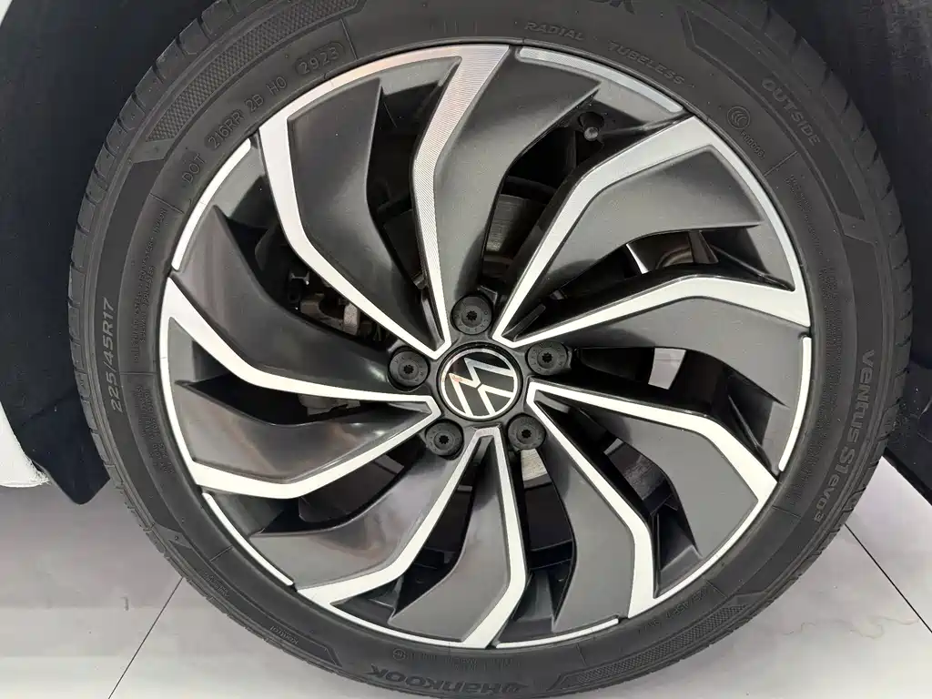 Volkswagen Golf 2023
