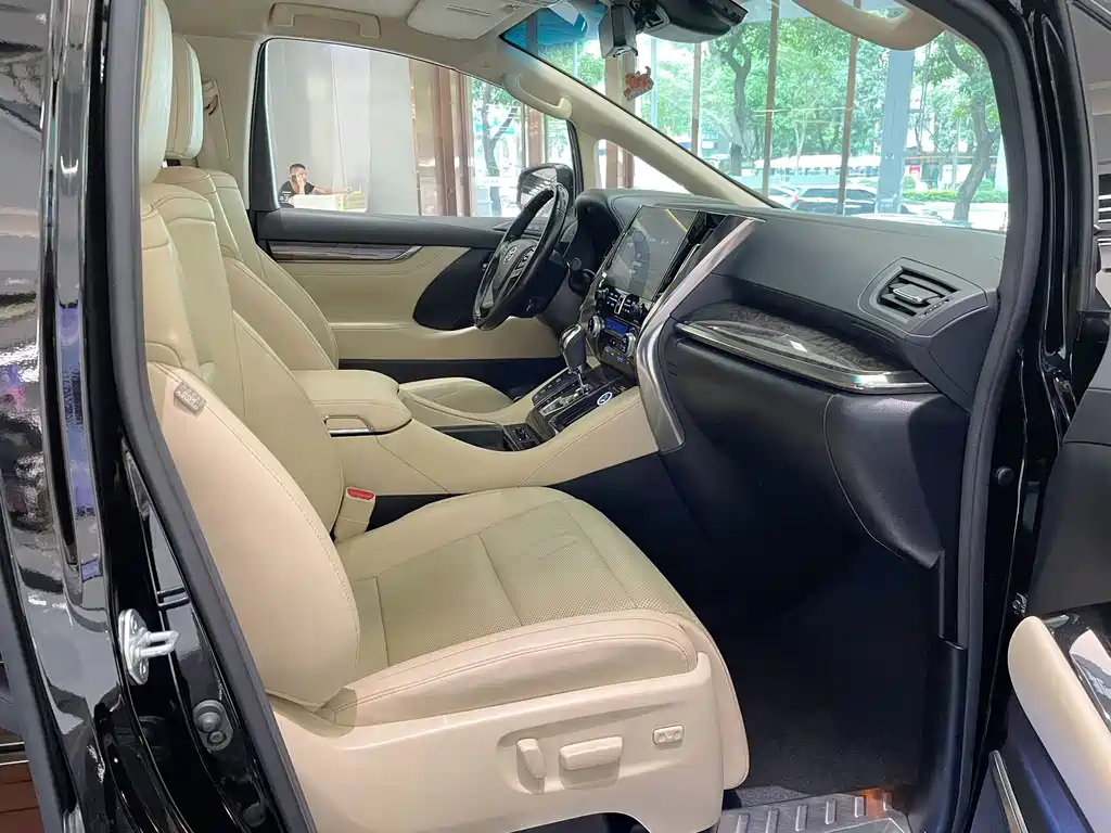 Toyota Alphard 2020 — фото 13