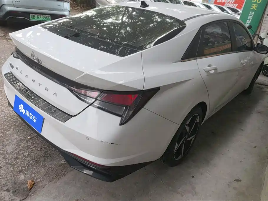 Hyundai Elantra 2022