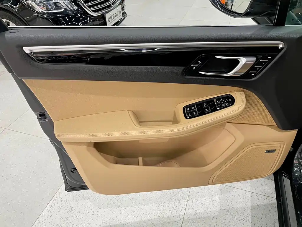 Porsche Macan 2018 — фото 9