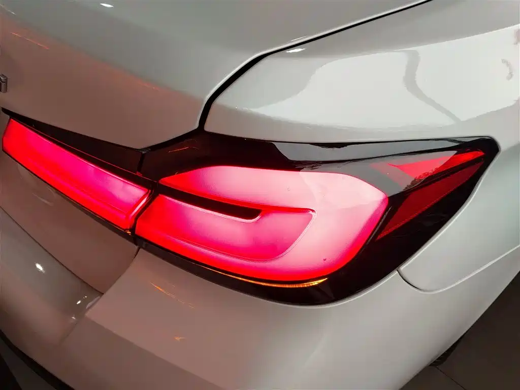 BMW 5 Series 2019 — фото 24