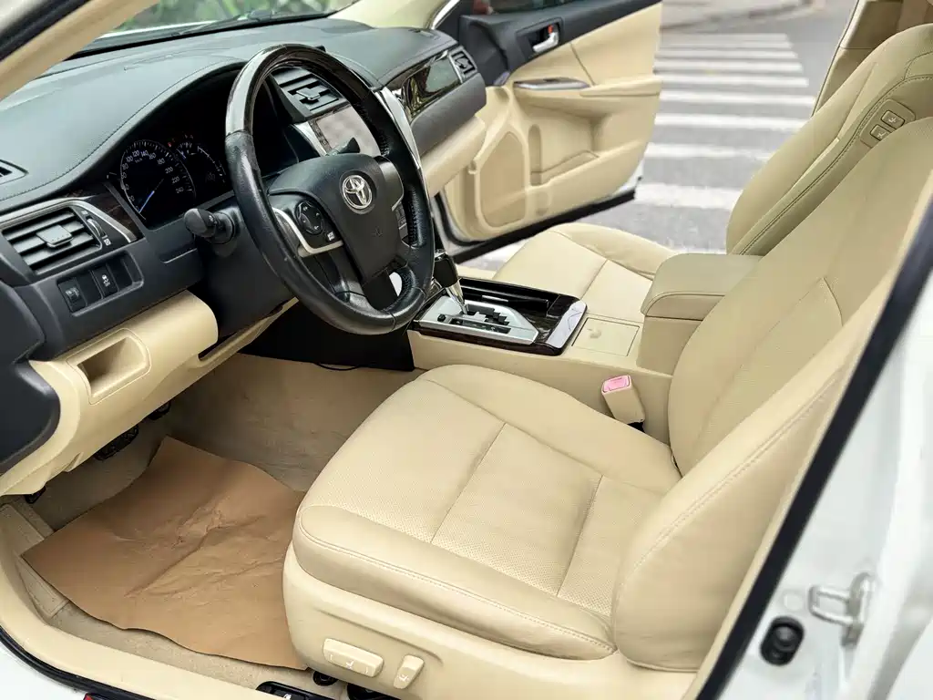 Toyota Camry 2015 — фото 8