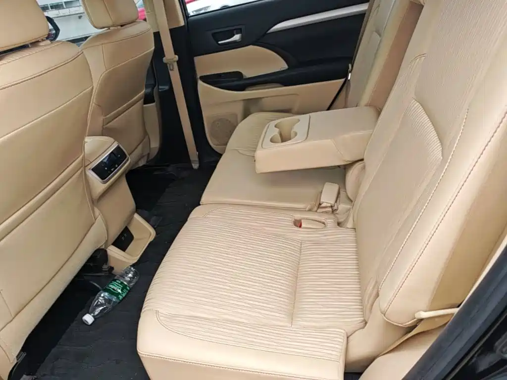 Toyota Highlander 2020 — фото 17