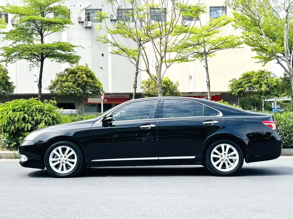 Lexus ES 2011 — фото 7