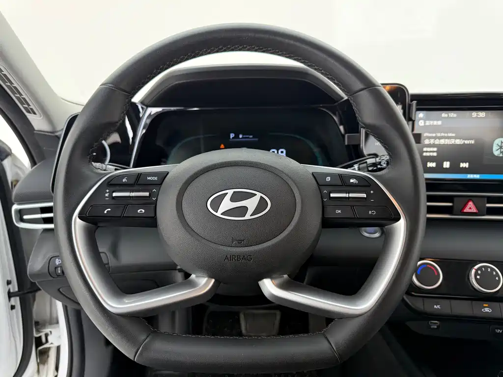 Hyundai Elantra 2024