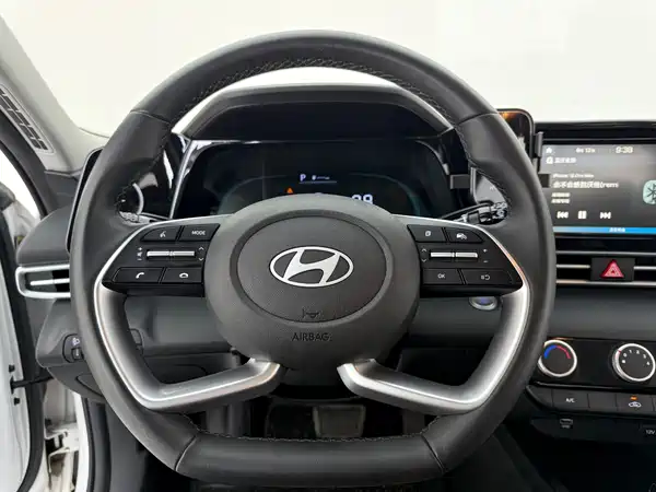 Hyundai Elantra 2024