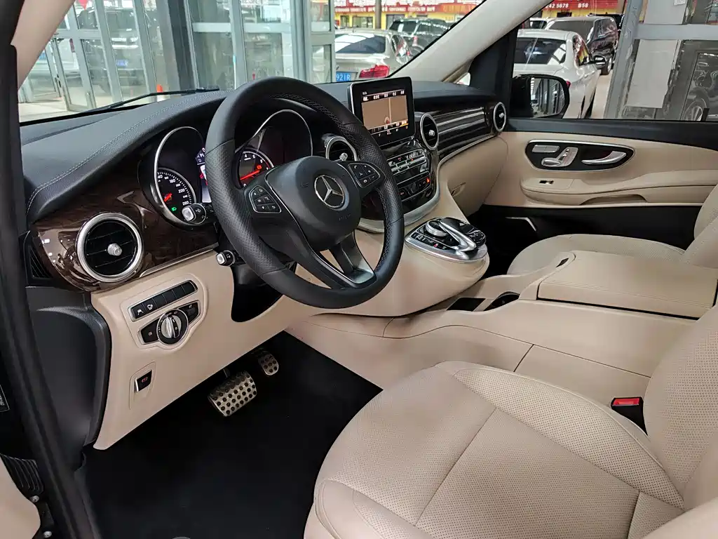Mercedes-Benz V-Class 2019 — фото 13