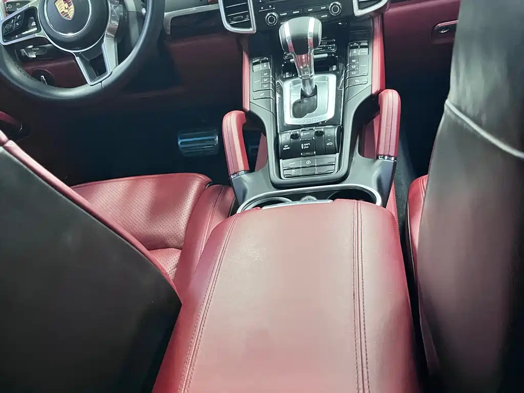 Porsche Cayenne 2016 — фото 16