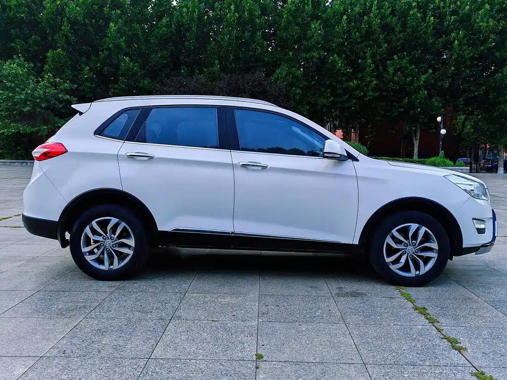 BAIC Shenbao X65 2015 — фото 10