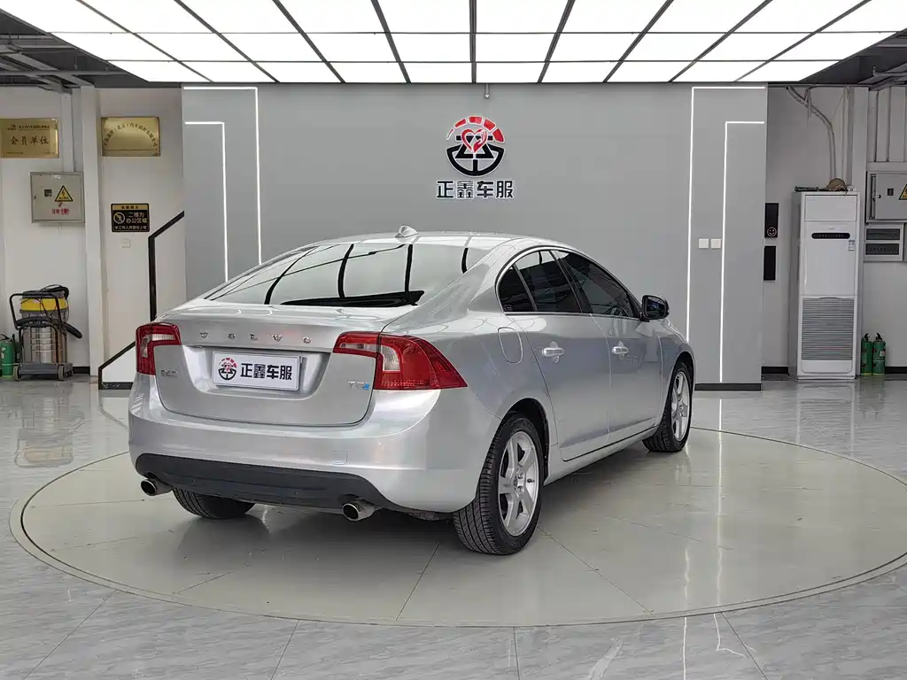 Volvo S60 2013 — фото 13