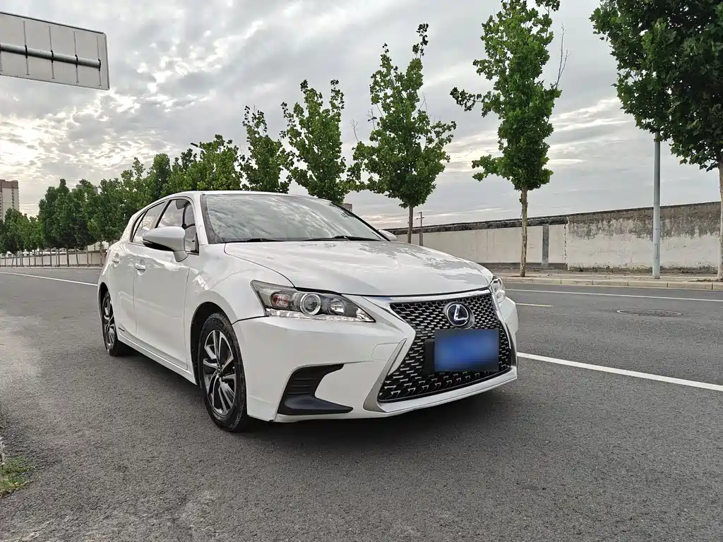 Lexus CT 2018 — фото 3