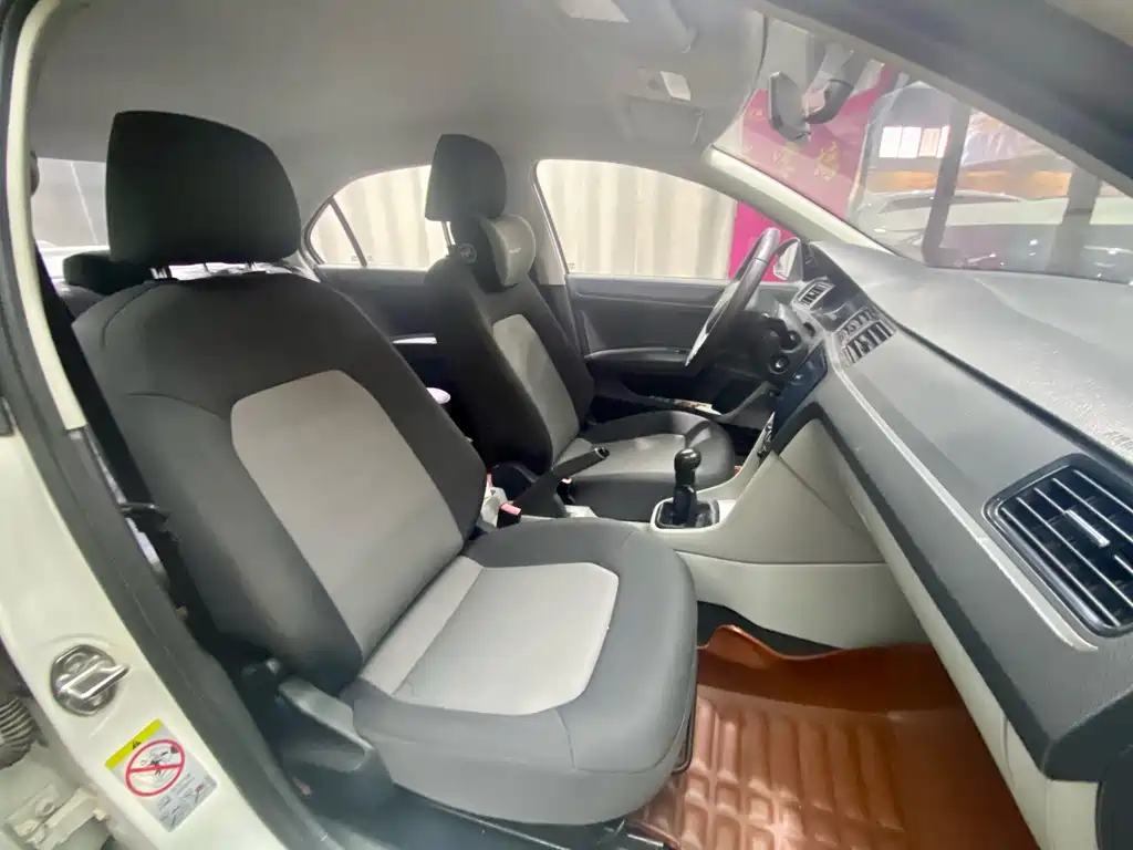 Skoda Rapid 2015 — фото 15