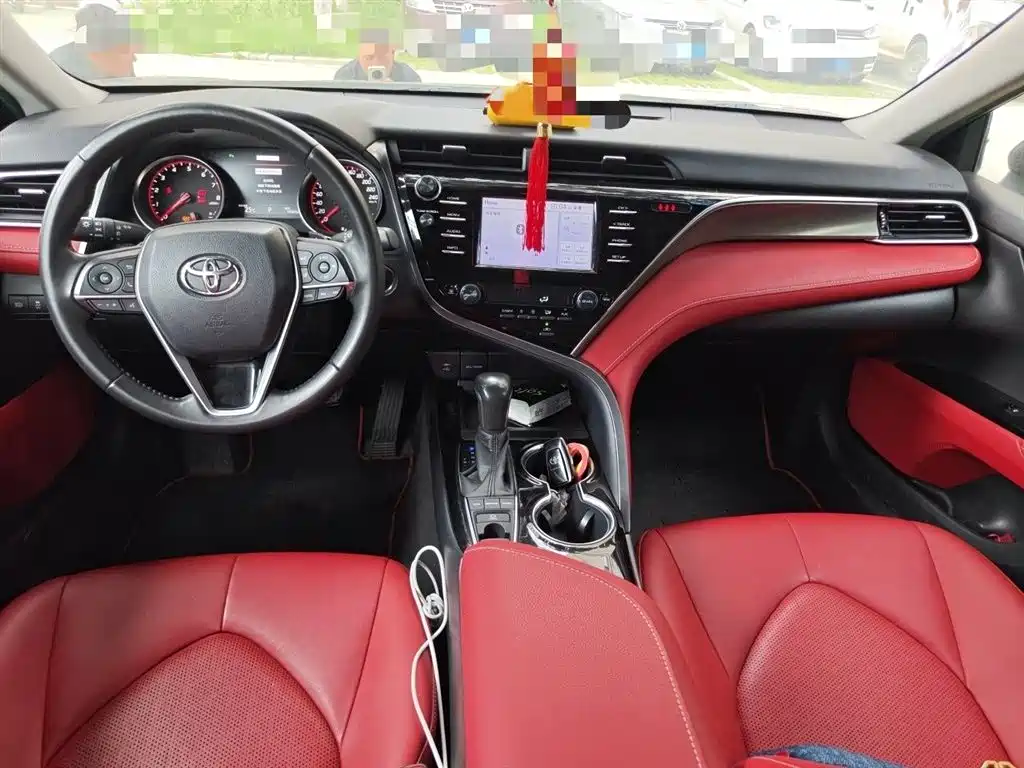 Toyota Camry 2018 — фото 13