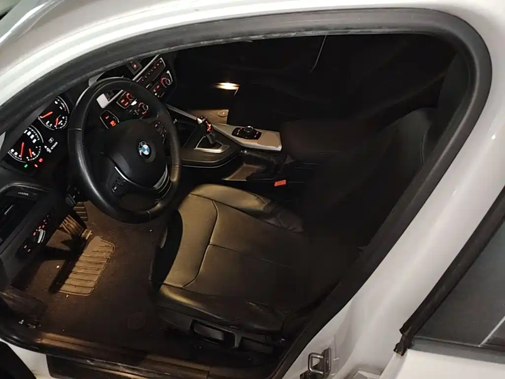 BMW 1 Series 2018 — фото 15