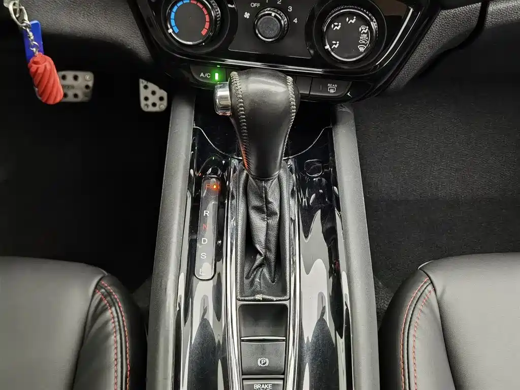 Honda Vezel 2016 — фото 13