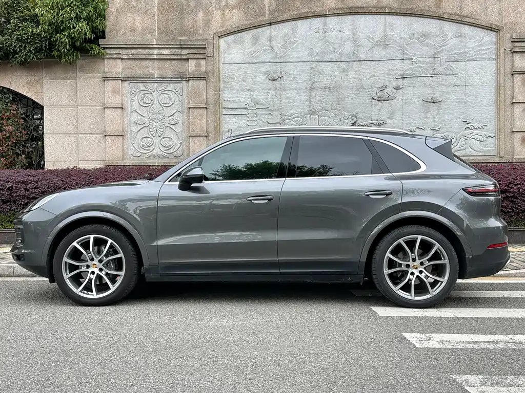 Porsche Cayenne 2021 — фото 3