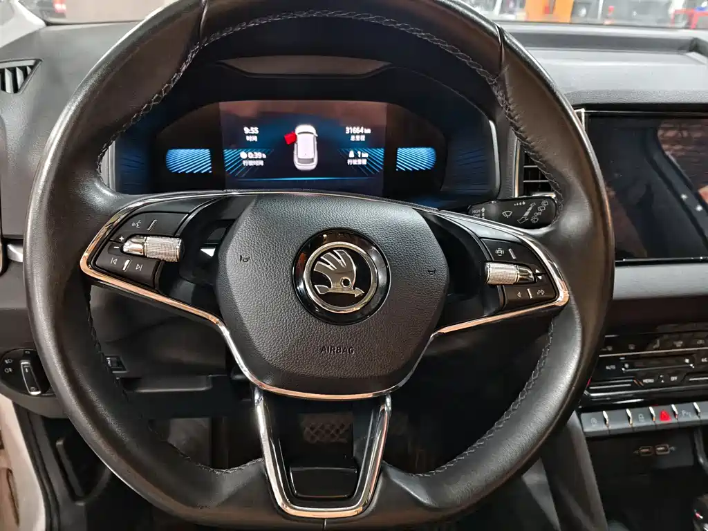 Skoda Karoq 2023 — фото 11