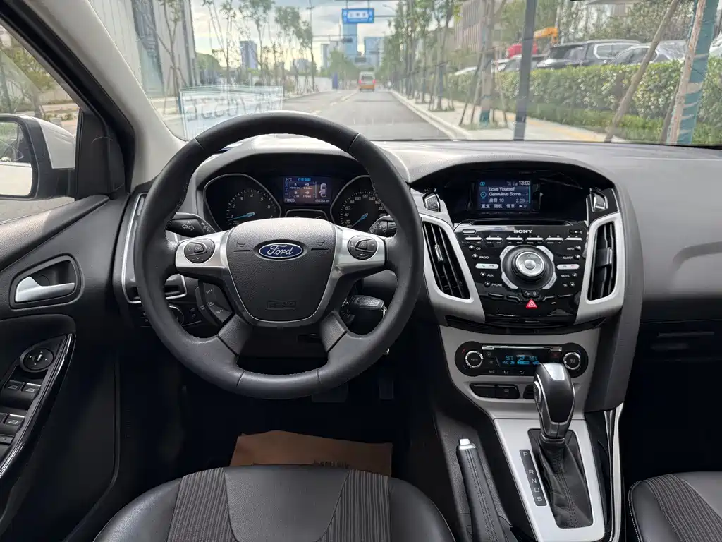 Ford Focus 2015 — фото 14