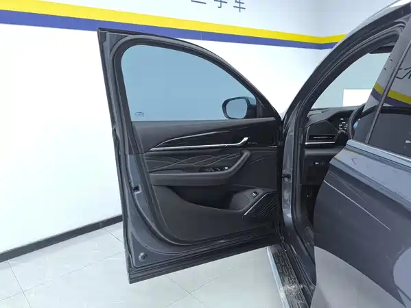 Geely Xingyue L 2025