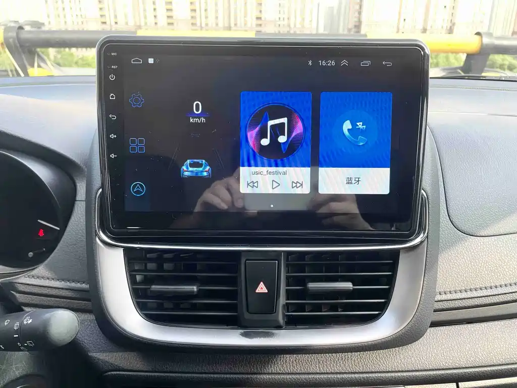 Toyota Yaris L 2022 — фото 11
