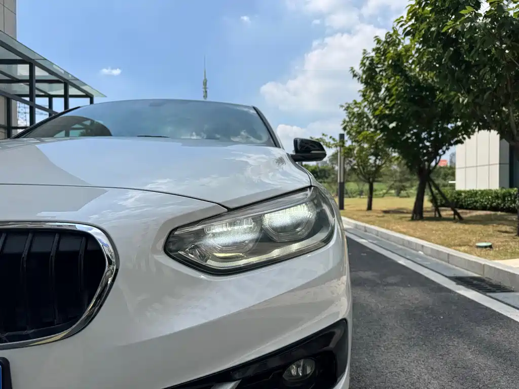 BMW 1 Series 2018 — фото 28