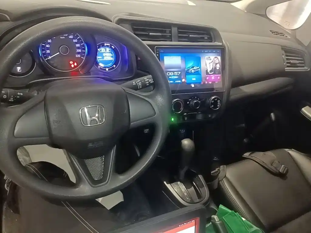 Honda Fit 2017 — фото 10